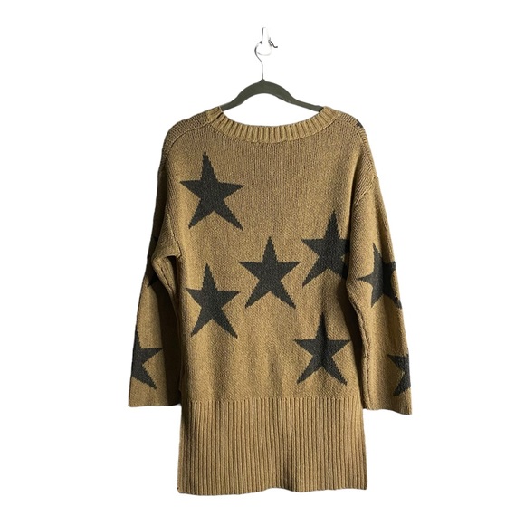 Davi & Dani Women's Tan Star Print Crewneck Sweater - Picture 8 of 8